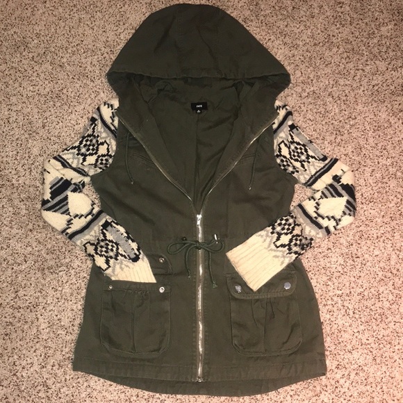 Army Green Utility Jacket w Knitted Sleeve🧶 - Picture 4 of 7